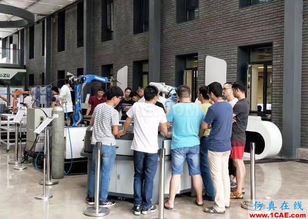 【職場進階】機器人智能工廠的推行和普及最缺的是什么?機械設(shè)計案例圖片2
